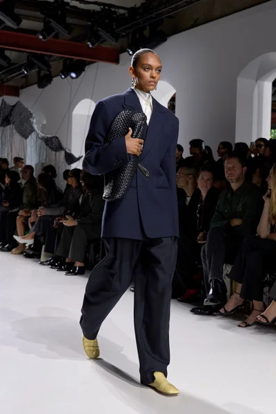 Look 11